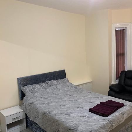 50 Mayford Road Hotell Manchester Exteriör bild