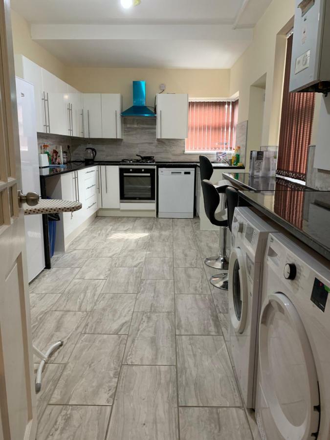 50 Mayford Road Hotell Manchester Exteriör bild